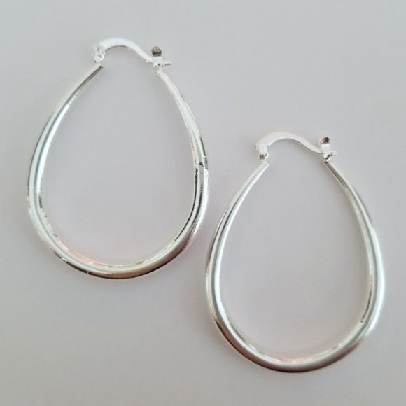 * 925 SILVER 1.5” ROUND HOOPS - Picture 2 of 4